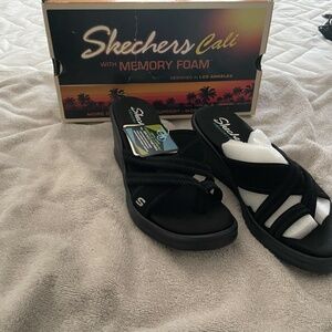 SKETCHERS CALI WEDGE SANDALS STRAPPY  2.5” HEEL SIZE 6
